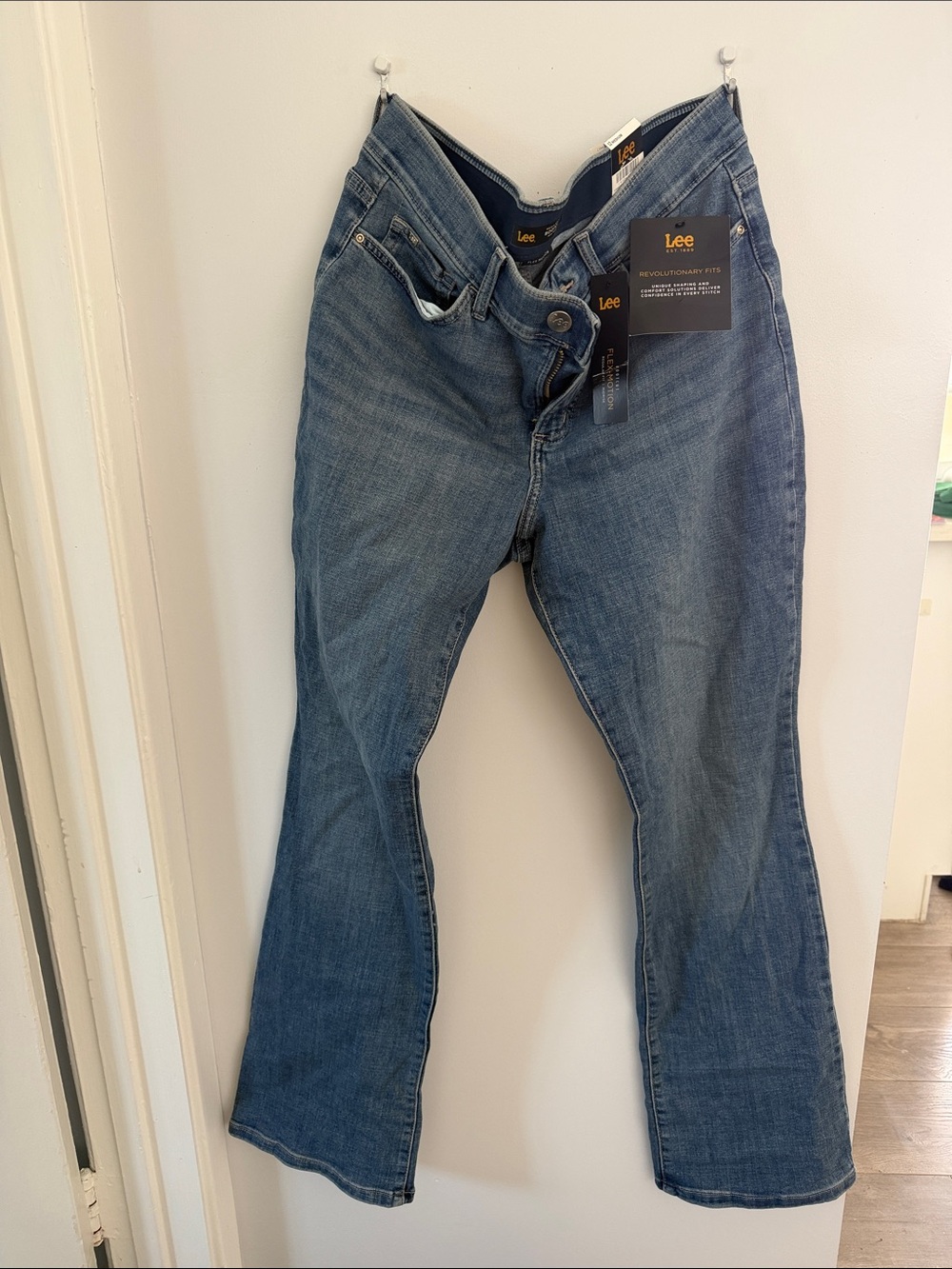 Lee Women's Bootcut Jeans in Medium Blue Wash size 12